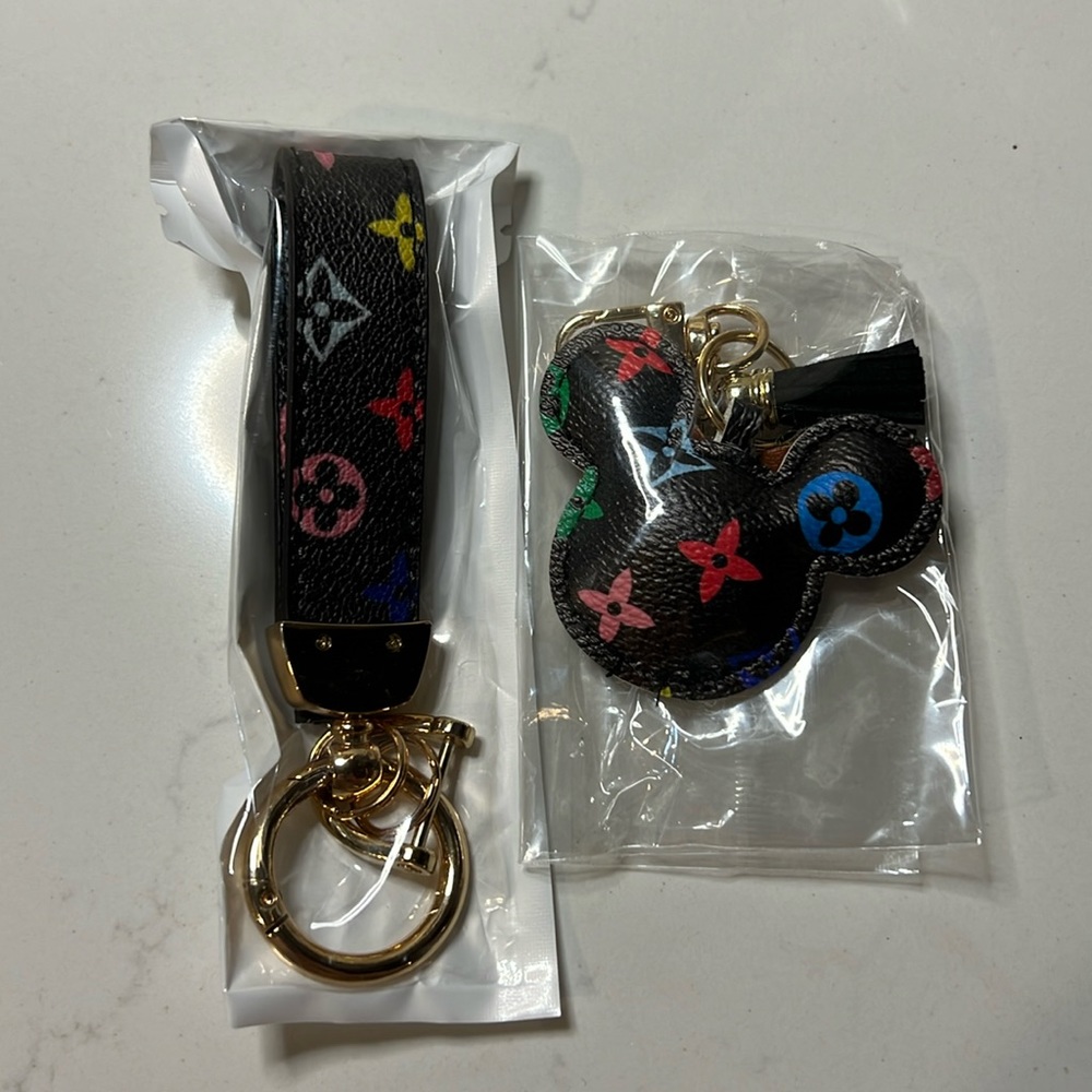 Lot of 2 Disney car keychain
